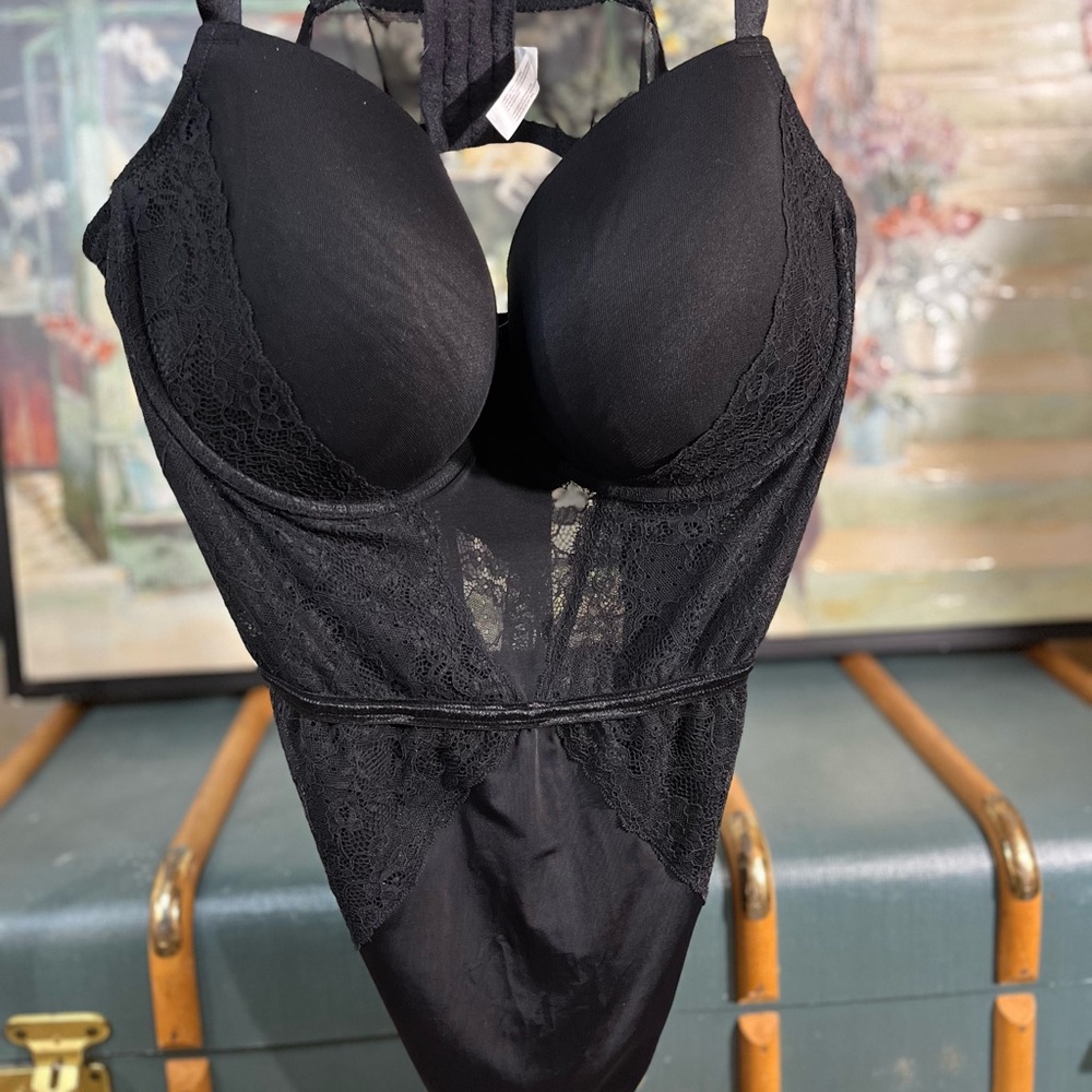 EUC: Women’s Voglo Sexy Black 
Underwire Lace Bodysuit Size 3X
